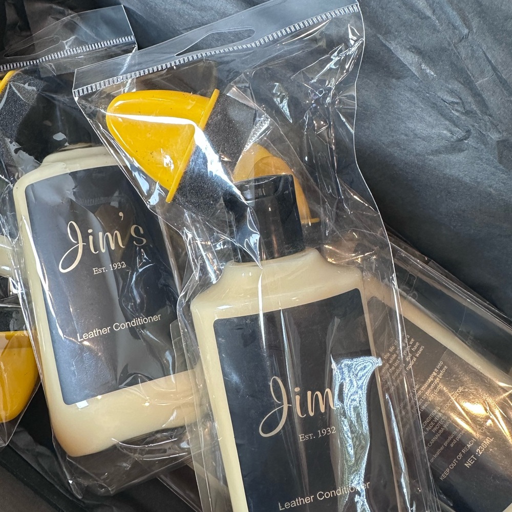The Famous Jim's Juice 8oz,
Leather Conditioner Even Lambskin
*Large Size*